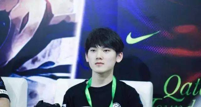 维戈终于赢了！少爷阿希尽力而为，夜宫瑞尔表现出色， FunPlus Phoenix 击败了 LGD Gaming